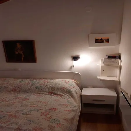 Kamenice - One Bedroom With Terrace Semesterbostad *