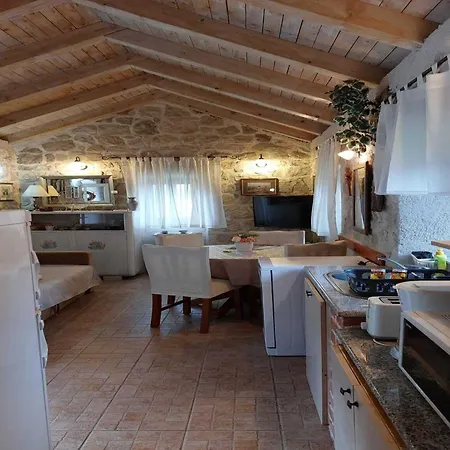 Kamenice - One Bedroom With Terrace Semesterbostad Gruda